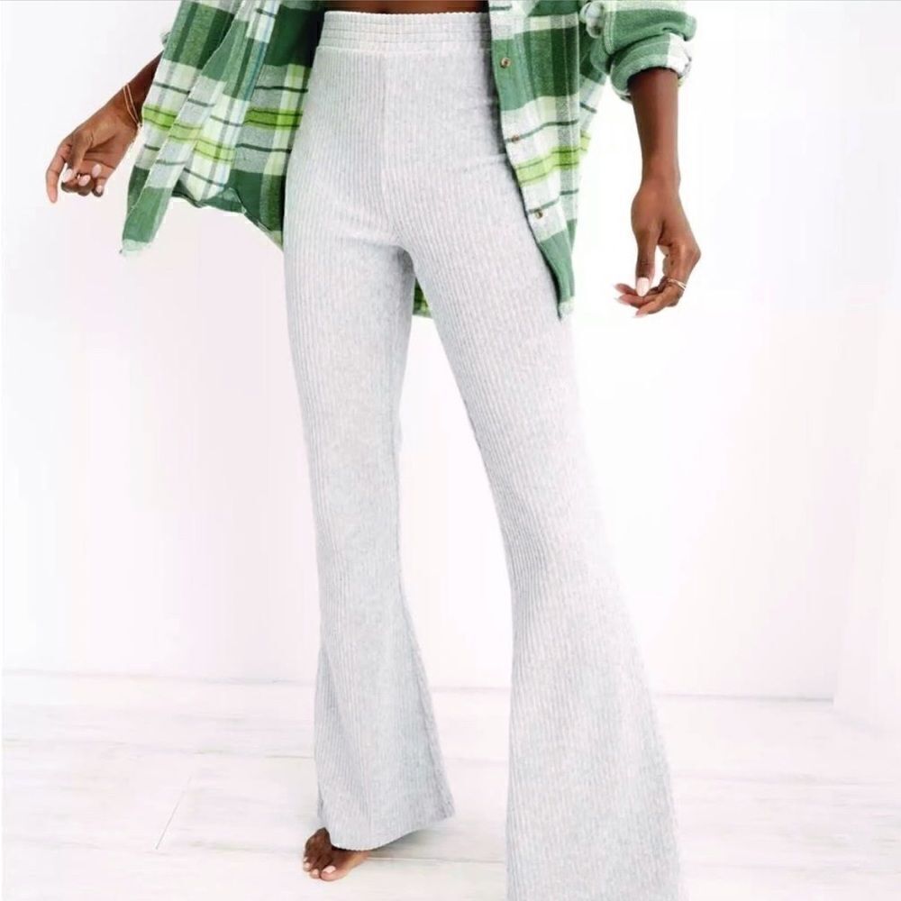Aerie Groove On Ribbed High Waisted Velour Flare Pant Light Gray FLAW